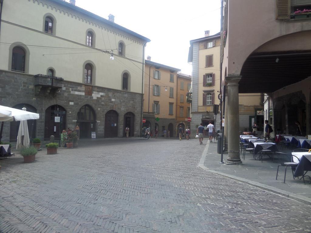 La Luna Blu In Old Town Bergamo Luaran gambar